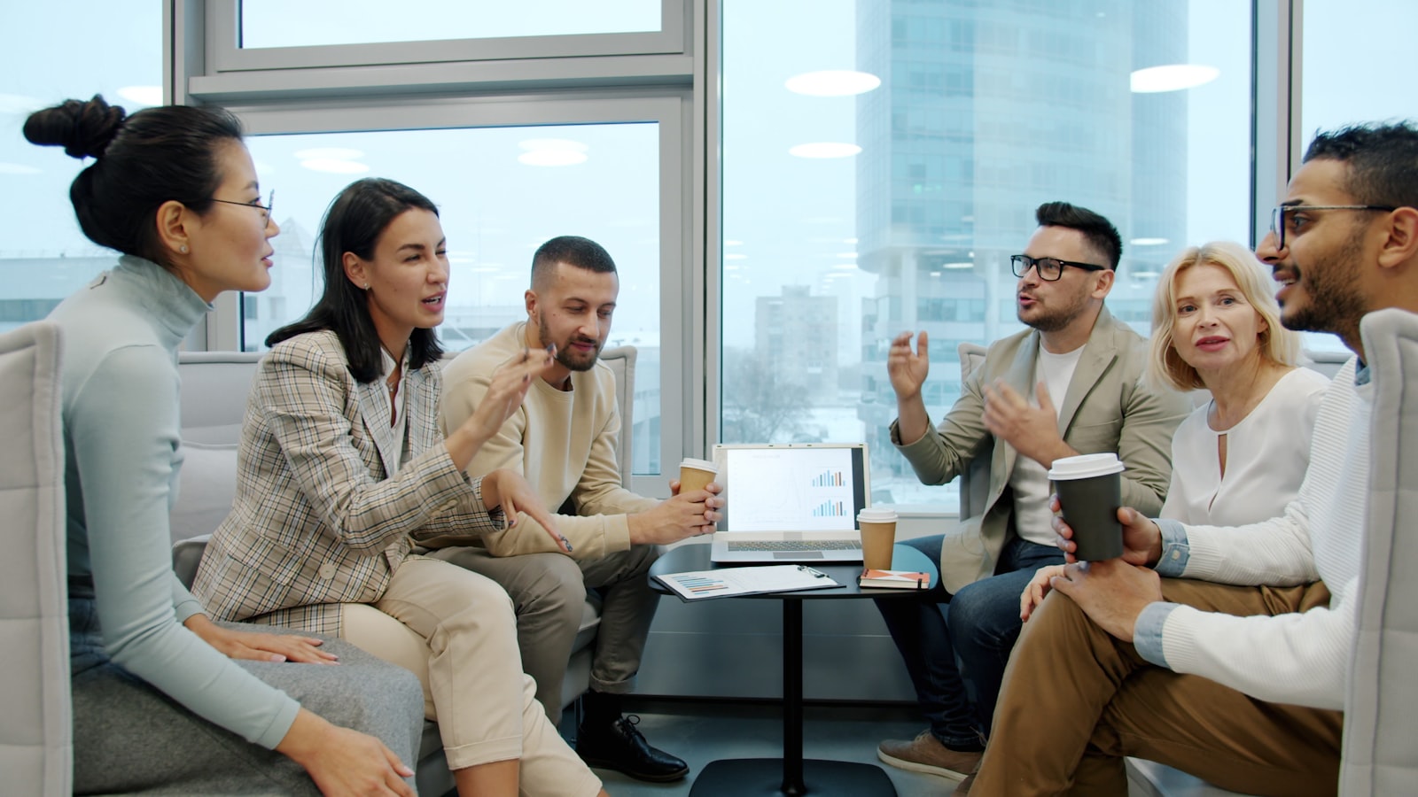 Earn With Reach market research team collaborating